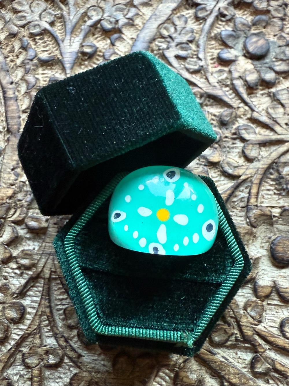 1990’s lucite dome ring sz 6